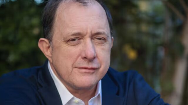Iván Poduje lidera evaluación ciudadana de ministros, según estudio de junio