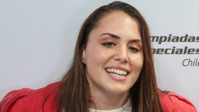 La funa contra ministra Natalia Duco en pleno mundial de Voleibol en Chile